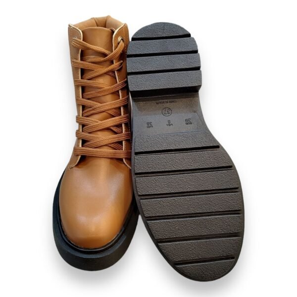 Bota Coturno Cadarço Calcanhar Soft em Camurça Castor - Image 4